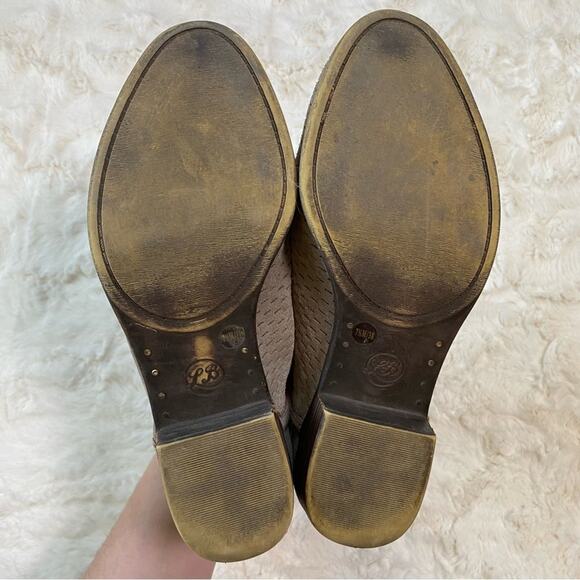 Lucky Brand Women's Baley Ankle Booties Size 7.5 Grey Taupe Perforated Shoes - Picture 10 of 12